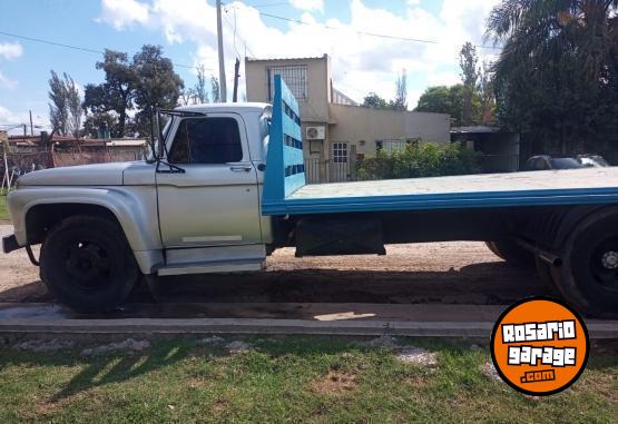 Camiones y Grúas - FORD 600 PLANCHA - En Venta