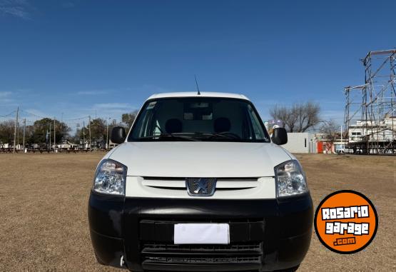 Utilitarios - Peugeot Partner Furgón Confort 2014 Diesel 107000Km - En Venta