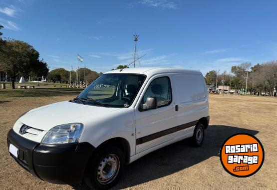 Utilitarios - Peugeot Partner Furgón Confort 2014 Diesel 107000Km - En Venta