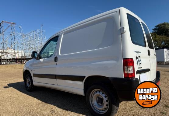 Utilitarios - Peugeot Partner Furgón Confort 2014 Diesel 107000Km - En Venta