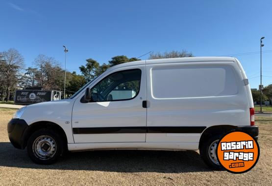 Utilitarios - Peugeot Partner Furgón Confort 2014 Diesel 107000Km - En Venta