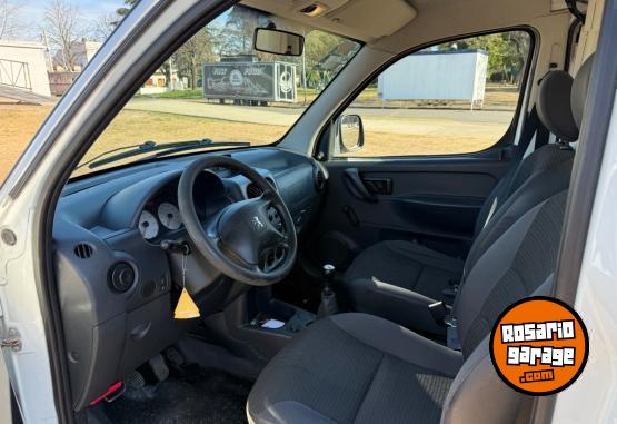 Utilitarios - Peugeot Partner Furgón Confort 2014 Diesel 107000Km - En Venta