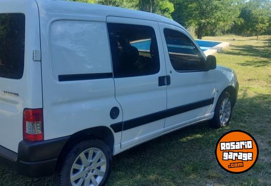 Utilitarios - Peugeot Partner 2018 Diesel 62000Km - En Venta