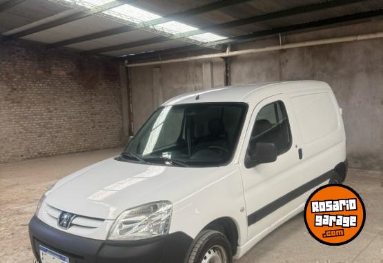 Utilitarios - Peugeot Partner 2018 Diesel 128000Km - En Venta