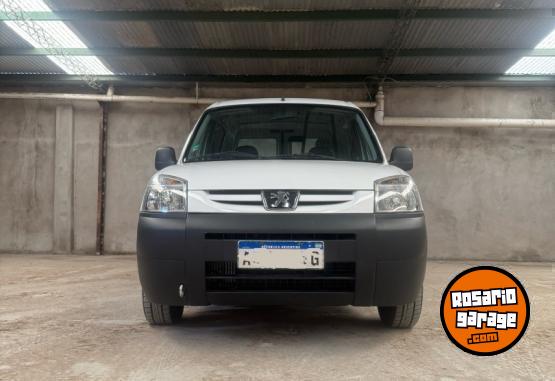 Utilitarios - Peugeot Partner 2018 Diesel 128000Km - En Venta