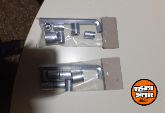 Accesorios para Motos - Aceites para motos espejos cubre cadena faroles medidor de aceite y pie de apollo - En Venta