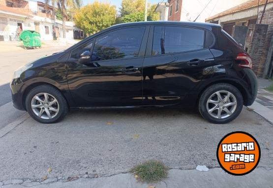 Autos - Peugeot 208 2013 Nafta 116000Km - En Venta
