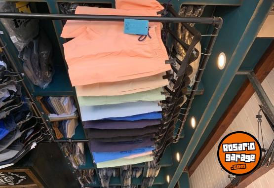 Indumentaria - Lote de ropa ( regalo mobiliario completo ) l�quido - En Venta