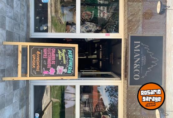 Indumentaria - Lote de ropa ( regalo mobiliario completo ) l�quido - En Venta