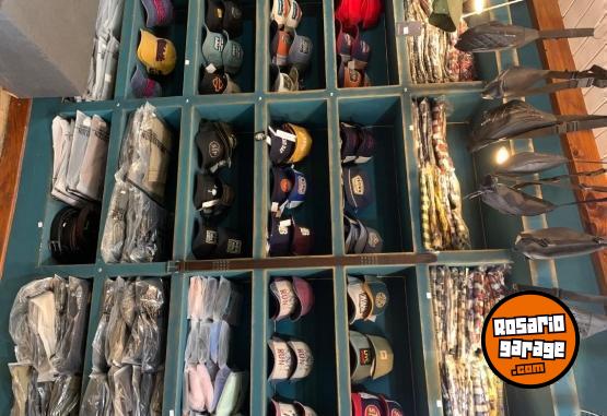 Indumentaria - Lote de ropa ( regalo mobiliario completo ) l�quido - En Venta