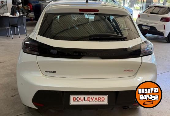 Autos - Peugeot 208 2025 Nafta 8400Km - En Venta