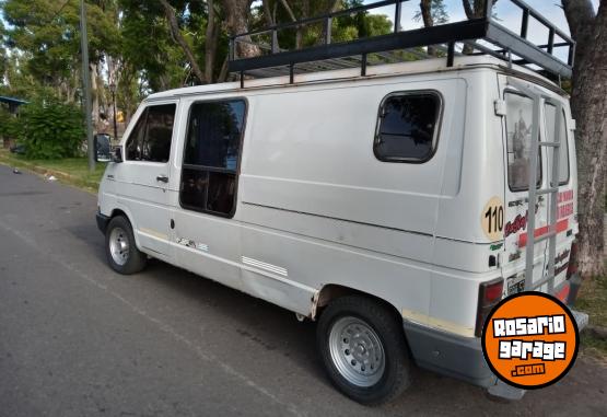 Utilitarios - Renault renault trafic 1996 Diesel 460000Km - En Venta