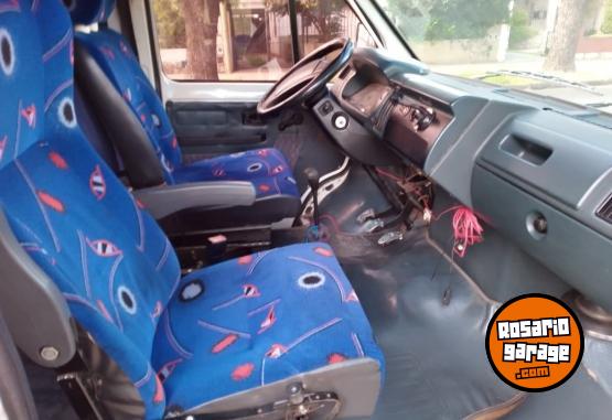 Utilitarios - Renault renault trafic 1996 Diesel 460000Km - En Venta