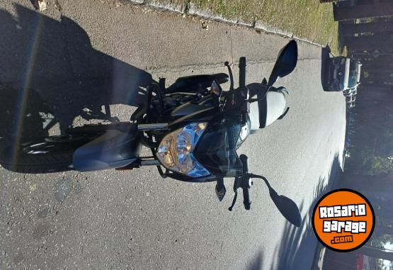 Motos - Bajaj 125 2021 Nafta 13000Km - En Venta