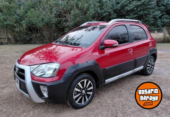 Autos - Toyota Etios cross 2016 Nafta 110000Km - En Venta