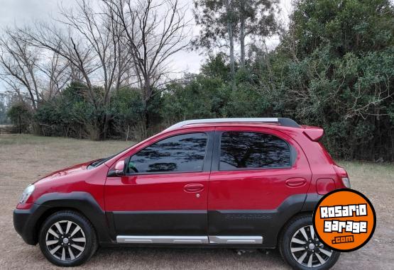 Autos - Toyota Etios cross 2016 Nafta 110000Km - En Venta