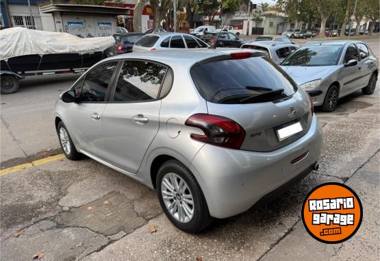 Autos - Peugeot 208 2018 Nafta 62000Km - En Venta