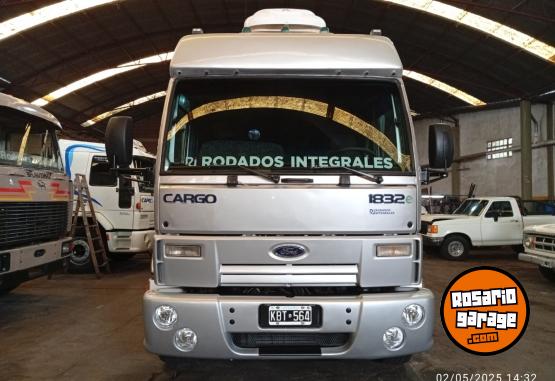 Camiones y Gras - FORD CARGO 1832e - CABINA DORMITORIO - BARANDA VOLCABLE - 2011 - En Venta