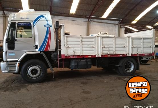 Camiones y Gras - FORD CARGO 1832e - CABINA DORMITORIO - BARANDA VOLCABLE - 2011 - En Venta