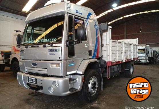 Camiones y Gras - FORD CARGO 1832e - CABINA DORMITORIO - BARANDA VOLCABLE - 2011 - En Venta
