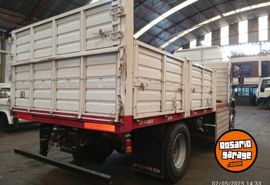 Camiones y Gras - FORD CARGO 1832e - CABINA DORMITORIO - BARANDA VOLCABLE - 2011 - En Venta