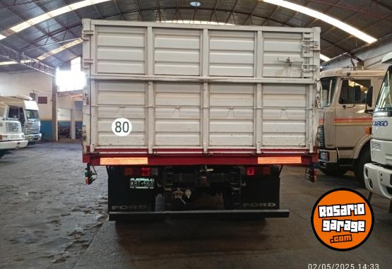 Camiones y Gras - FORD CARGO 1832e - CABINA DORMITORIO - BARANDA VOLCABLE - 2011 - En Venta