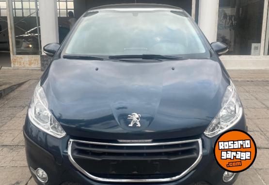 Autos - Peugeot 208 Allure Touchscreen 2015 Nafta 109000Km - En Venta