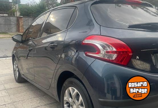 Autos - Peugeot 208 Allure Touchscreen 2015 Nafta 109000Km - En Venta