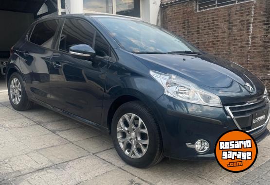 Autos - Peugeot 208 Allure Touchscreen 2015 Nafta 109000Km - En Venta