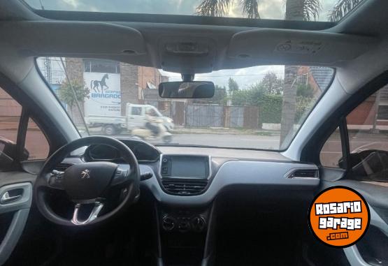 Autos - Peugeot 208 Allure Touchscreen 2015 Nafta 109000Km - En Venta
