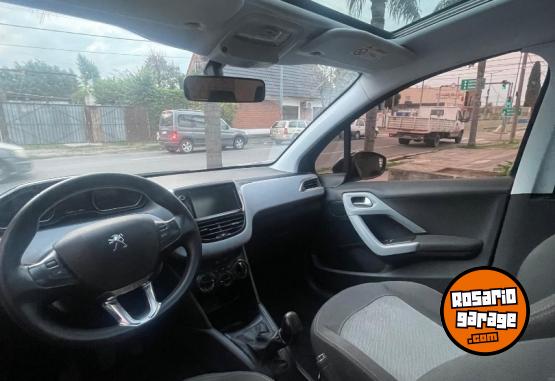 Autos - Peugeot 208 Allure Touchscreen 2015 Nafta 109000Km - En Venta