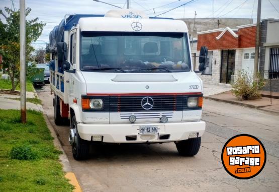 Camiones y Grúas - Vendo Mercedes 710. Modelo 94 .. Titular. Muy Cuidado. ( Trabajando).. (25.mil Dólares) - En Venta