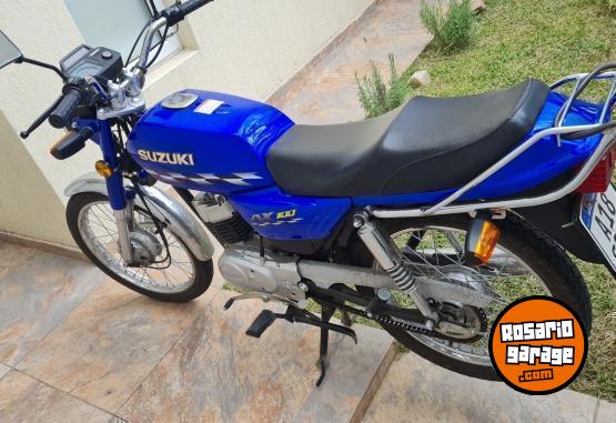 Motos - Suzuki AX100 2023 Nafta 5900Km - En Venta
