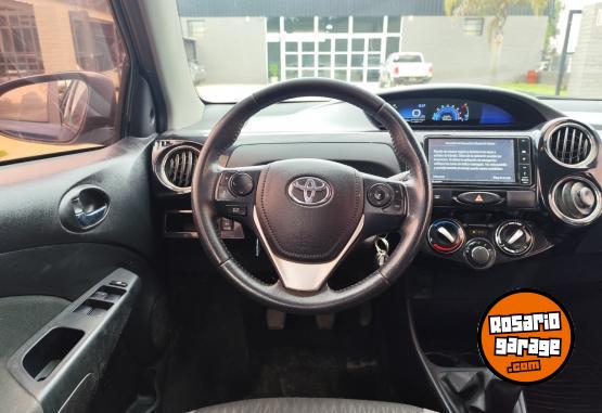 Autos - Toyota Etios XLS 1.5 MT6 5P 2017 Nafta 200500Km - En Venta