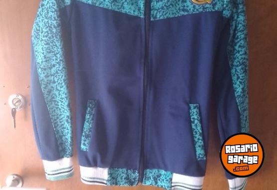 Indumentaria - Conjunto campera y camiseta central - En Venta