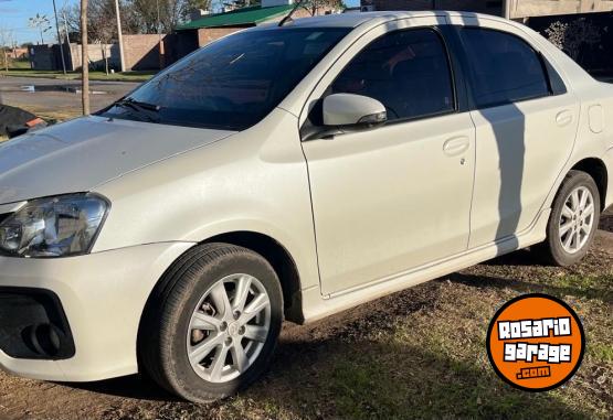 Autos - Toyota Etios XLS 2018 Nafta 102000Km - En Venta