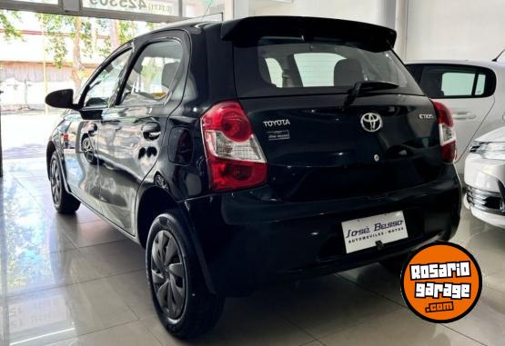 Autos - Toyota Etios 2015 Nafta 90000Km - En Venta