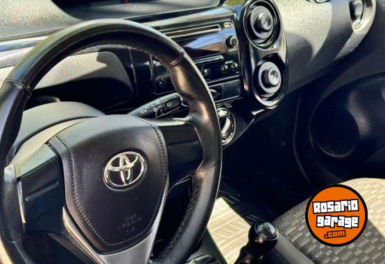 Autos - Toyota Etios 2015 Nafta 90000Km - En Venta