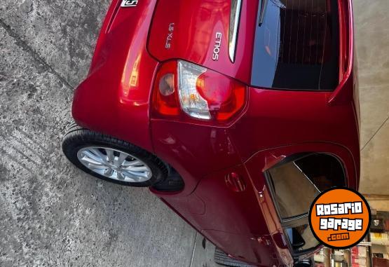 Autos - Toyota Etios 2014 Nafta 142000Km - En Venta