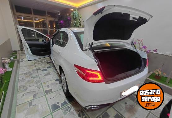 Autos - Peugeot 408 HDI 2017 Diesel 98000Km - En Venta