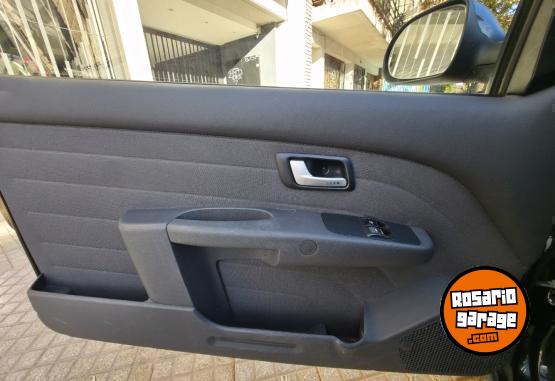 Utilitarios - Fiat Strada Trekking 2014 Nafta 142000Km - En Venta