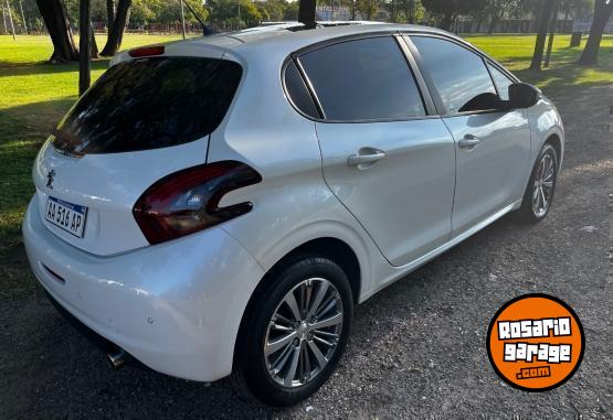 Autos - Peugeot 208 allure 308 gol fiesta 2016 Nafta 45000Km - En Venta