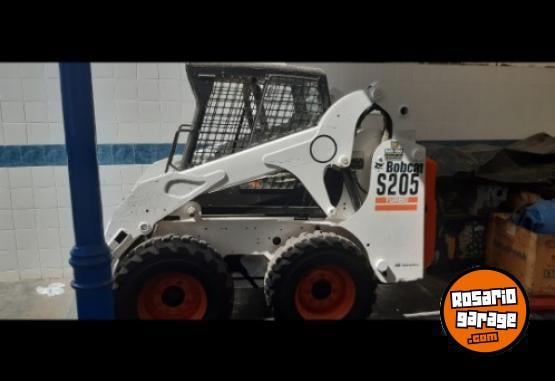 Camiones y Grúas - Mini cargadora BOBCAT S205 - En Venta