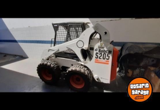 Camiones y Grúas - Mini cargadora BOBCAT S205 - En Venta