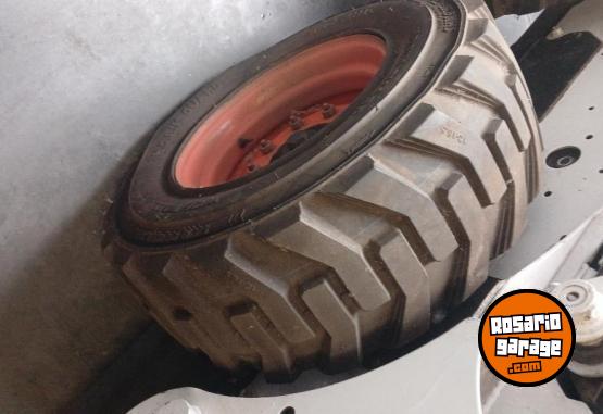 Camiones y Grúas - Mini cargadora BOBCAT S205 - En Venta