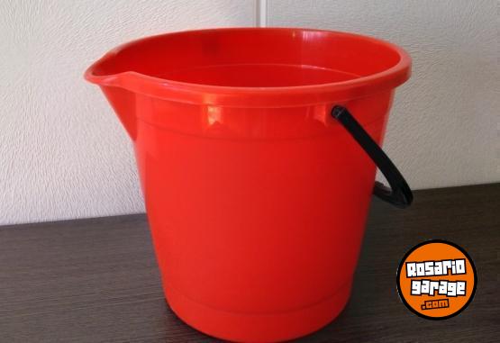 Hogar - Baldes de 12 Litros Colombraro - En Venta