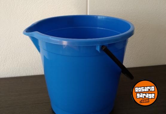 Hogar - Baldes de 12 Litros Colombraro - En Venta