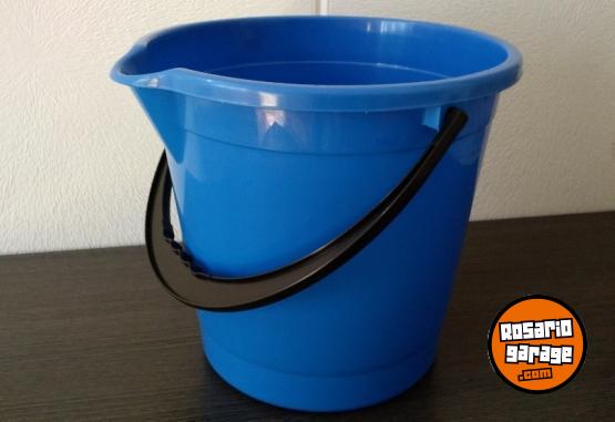 Hogar - Baldes de 12 Litros Colombraro - En Venta