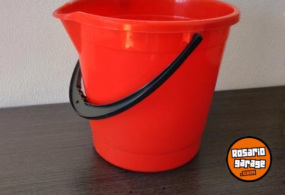 Hogar - Baldes de 12 Litros Colombraro - En Venta