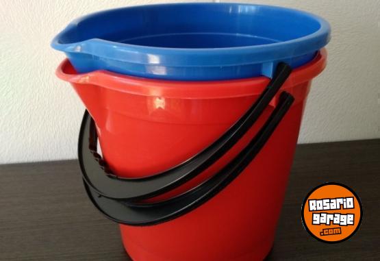 Hogar - Baldes de 12 Litros Colombraro - En Venta